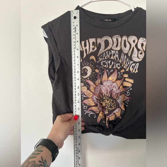 NWOT Micas Flower Print Hem Knotted Short Sleeve T-Shirt - Picture 5 of 8